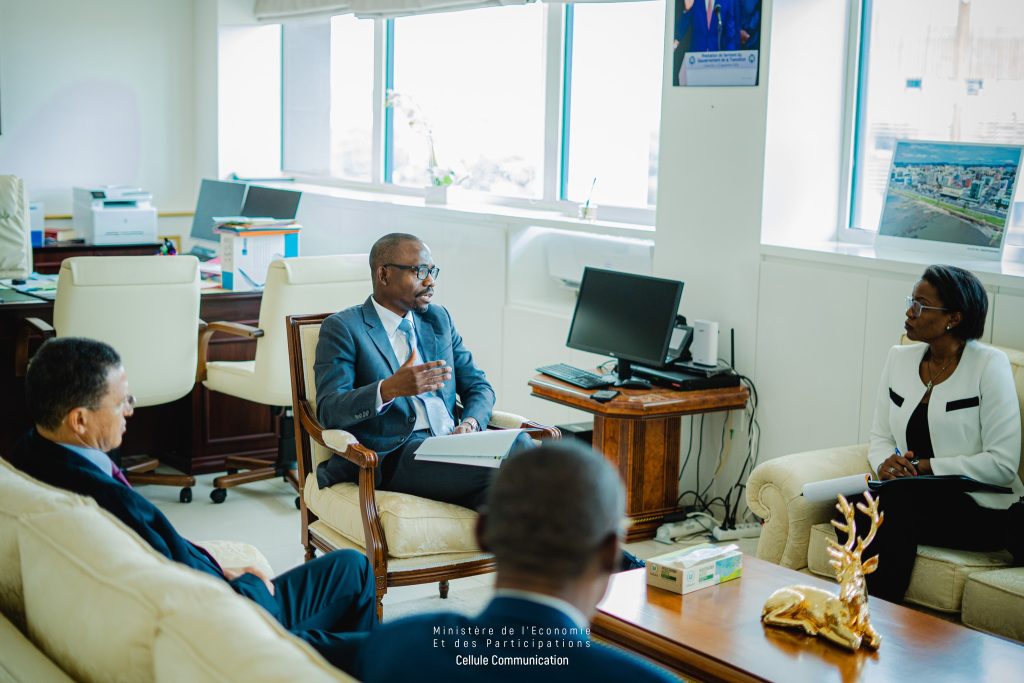 Le Ministre de l'Economie reçoit en audience les dirigeants de Fly Air Gabon Holding (FLAGH)