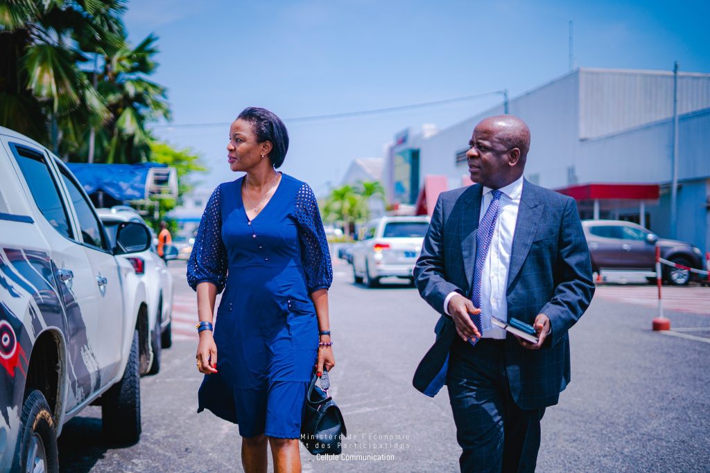 Le Ministre de l'Economie en visite des anciens locaux d'Air Gabon