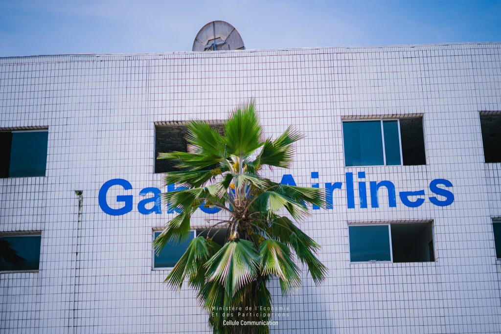 Le Ministre de l'Economie en visite des anciens locaux d'Air Gabon