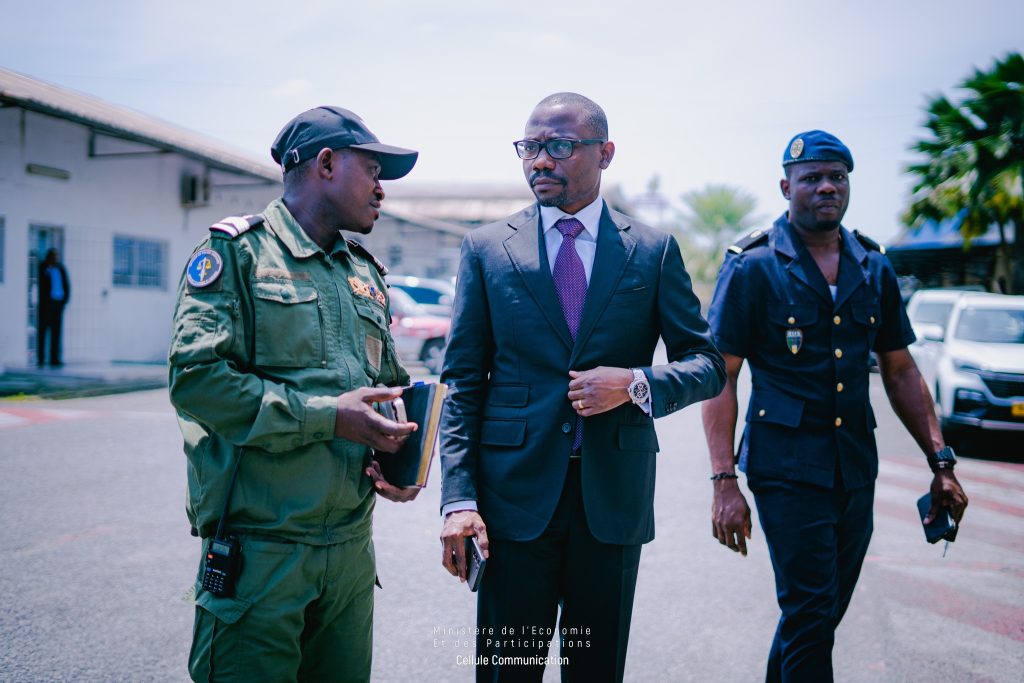 Le Ministre de l'Economie en visite des anciens locaux d'Air Gabon