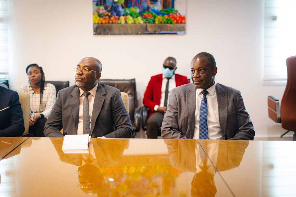 Rencontre entre le Ministre de l'Economie et les stagiaires de son cabinet.