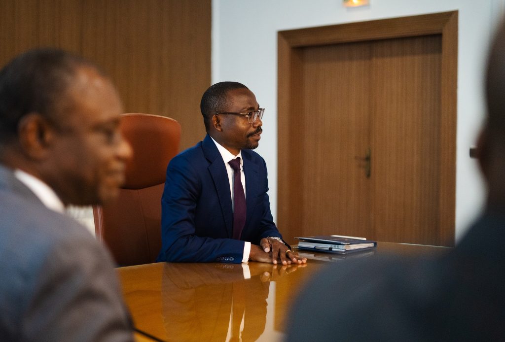 Rencontre entre le Ministre de l'Economie et les stagiaires de son cabinet.