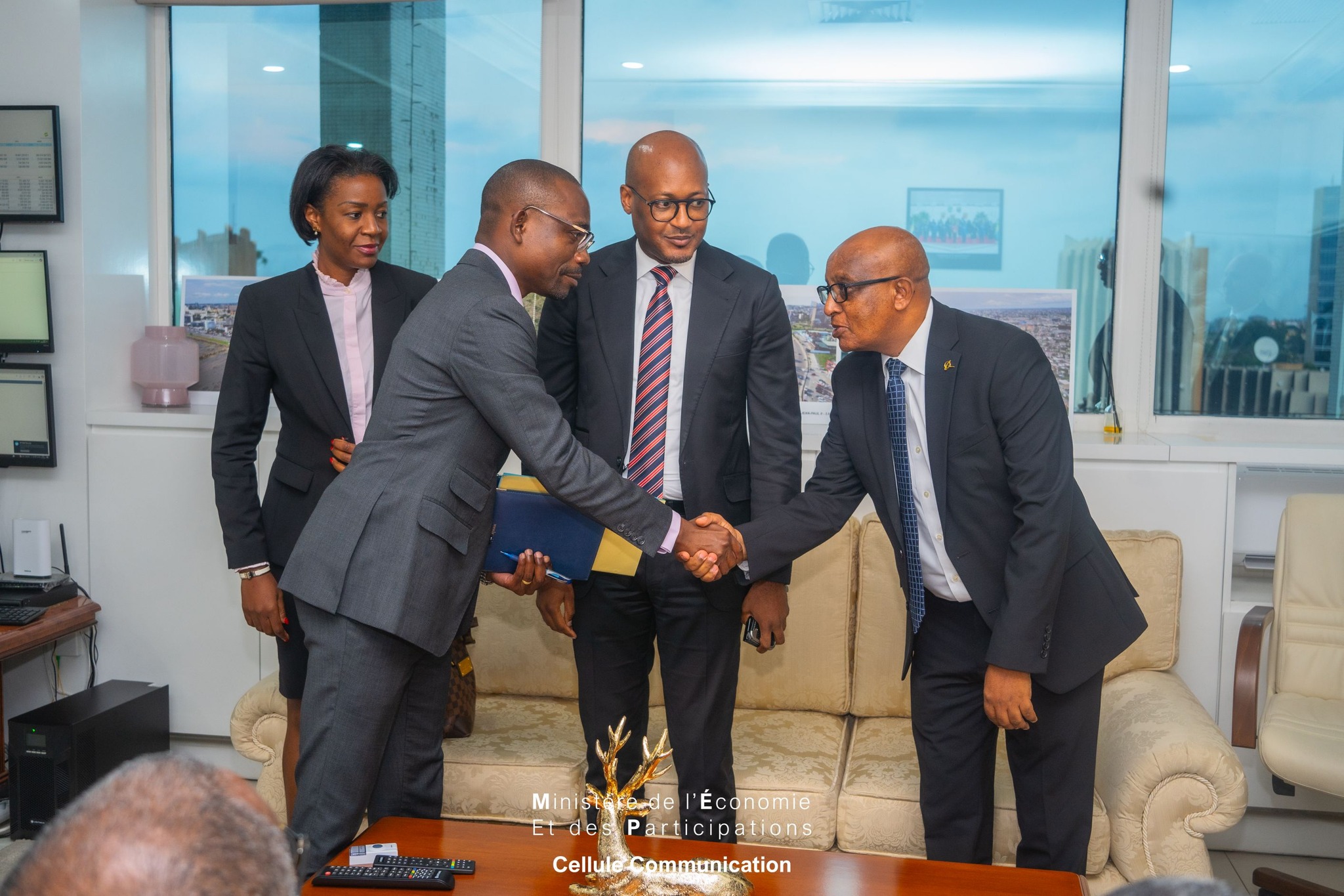 Les représentants de Boeing Commercial Airplanes, reçus en audience par le Ministre de l’Economie dans le cadre du développement de Fly Gabon